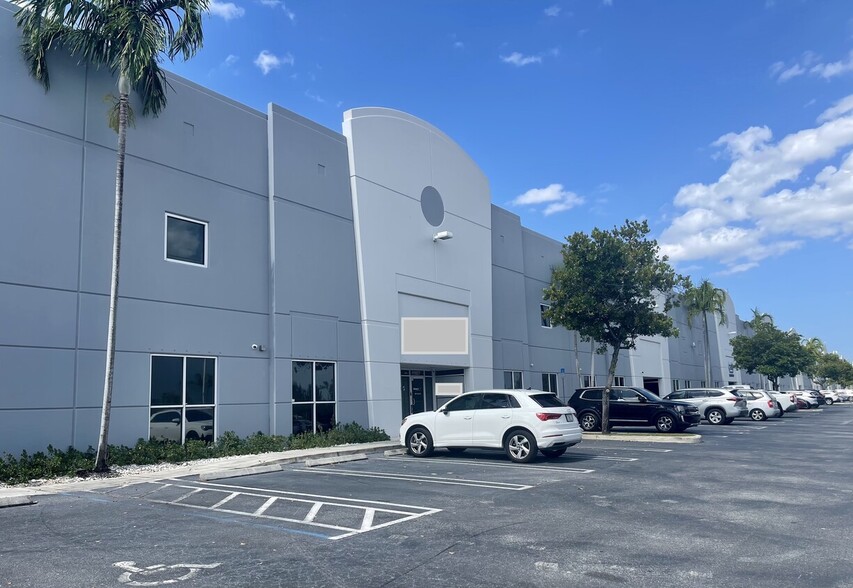 10811-11199 NW 122nd St, Medley, FL for lease - Building Photo - Image 1 of 4