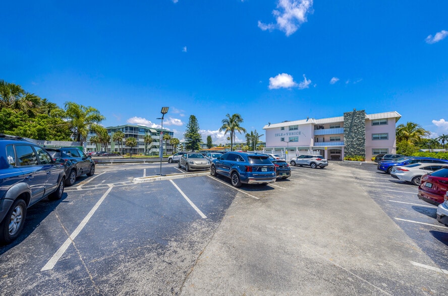 2775 Taft St, Hollywood, FL for sale - Building Photo - Image 3 of 40