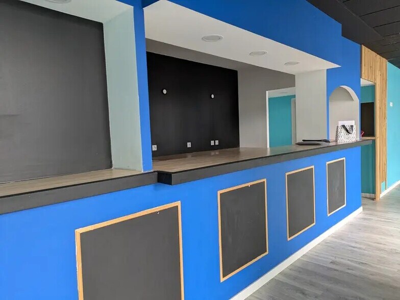 Office in Saint-Martin-le-Vinoux for lease - Interior Photo - Image 2 of 16