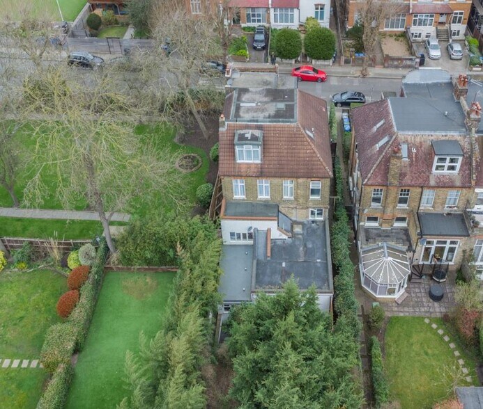 30 Chatsworth Rd, Londres à vendre - Photo du bâtiment - Image 3 de 12