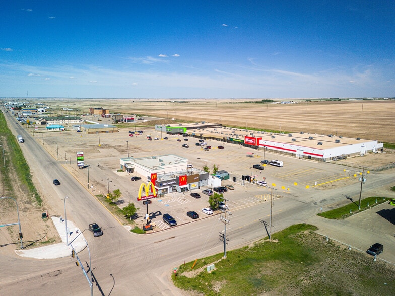 608 12th Ave E, Kindersley, SK à louer - Photo du bâtiment - Image 1 de 10