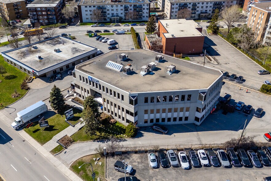 5929 Rte Transcanadienne, Montréal, QC à louer - Photo du bâtiment - Image 2 de 17