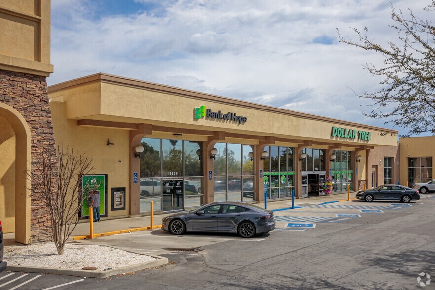 17500 Carmenita Rd, Cerritos, CA for lease - Building Photo - Image 3 of 8