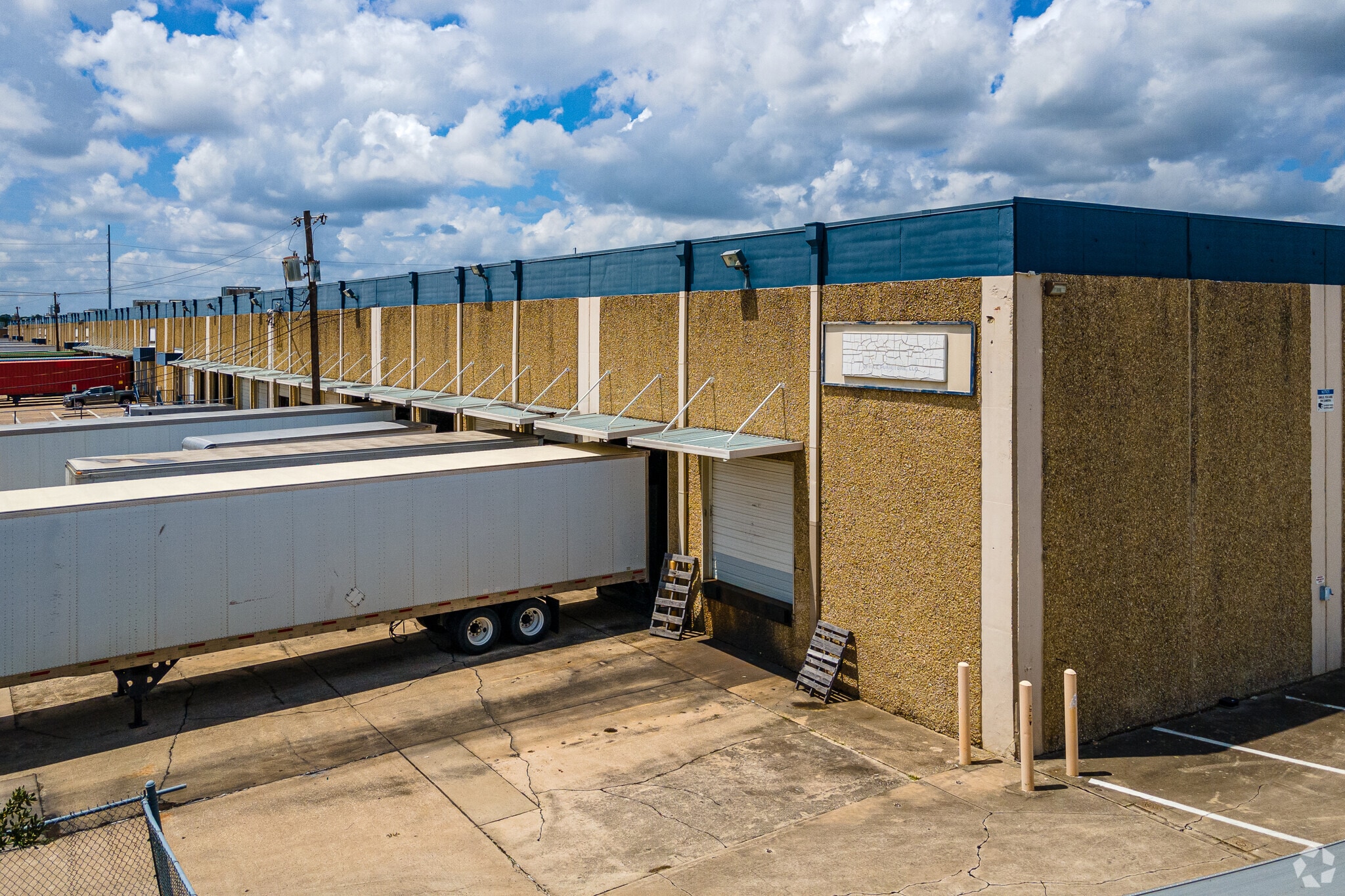 5017-5199 Pulaski St, Dallas, TX for lease Primary Photo- Image 1 of 8