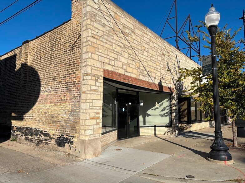 4212 W Irving Park Rd, Chicago, IL à louer - Photo du bâtiment - Image 1 de 13