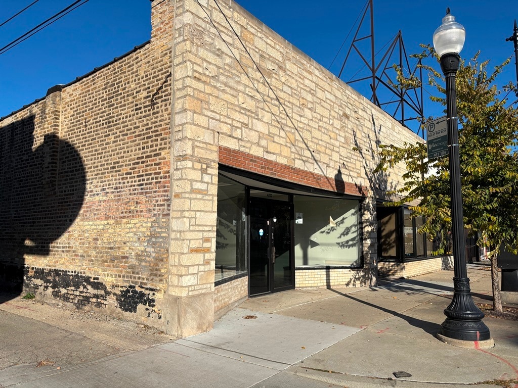4212 W Irving Park Rd, Chicago, IL à louer Photo du bâtiment- Image 1 de 14
