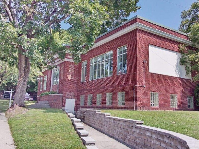 114 Pleasant St, Southbridge, MA à vendre - Photo du bâtiment - Image 2 de 25