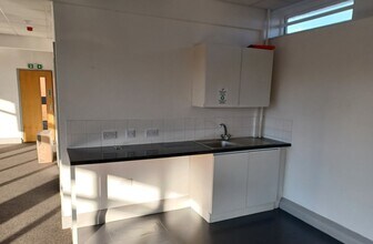 212 Durnsford Rd, London for lease Interior Photo- Image 2 of 2