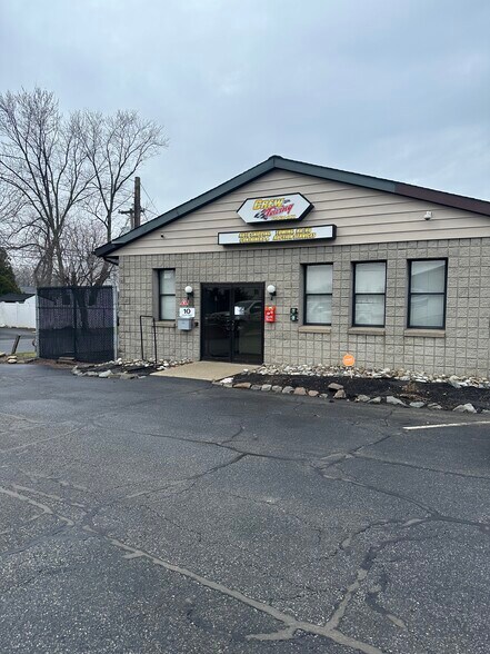 10 Liberty St, Edison, NJ à louer - Photo du bâtiment - Image 2 de 17