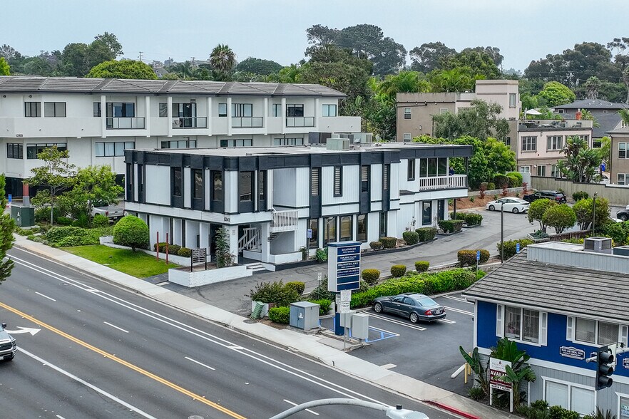 1241 Carlsbad Village Dr, Carlsbad, CA à louer - Photo du bâtiment - Image 3 de 10