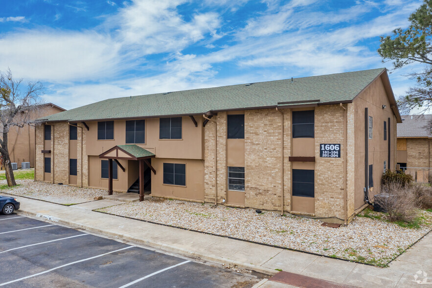 1700 E Village Dr, Denton, TX for sale - Primary Photo - Image 1 of 1