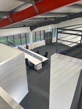 32 Research Park N, Currie à louer Photo intérieure- Image 2 de 2