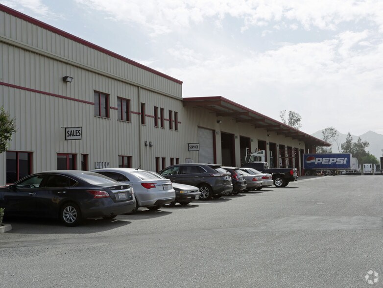 16025 Slover Ave, Fontana, CA à louer - Photo du bâtiment - Image 2 de 3