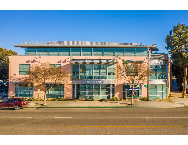 2520 W Olive Ave, Burbank, CA à louer - Photo du bâtiment - Image 2 de 27