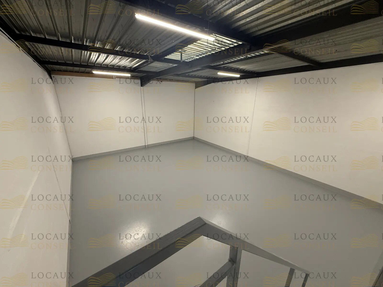 Flex in SAINT-OUEN-L'AUMONE for lease Interior Photo- Image 1 of 8