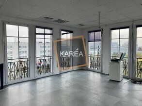 Office in Chessy for lease Interior Photo- Image 1 of 2