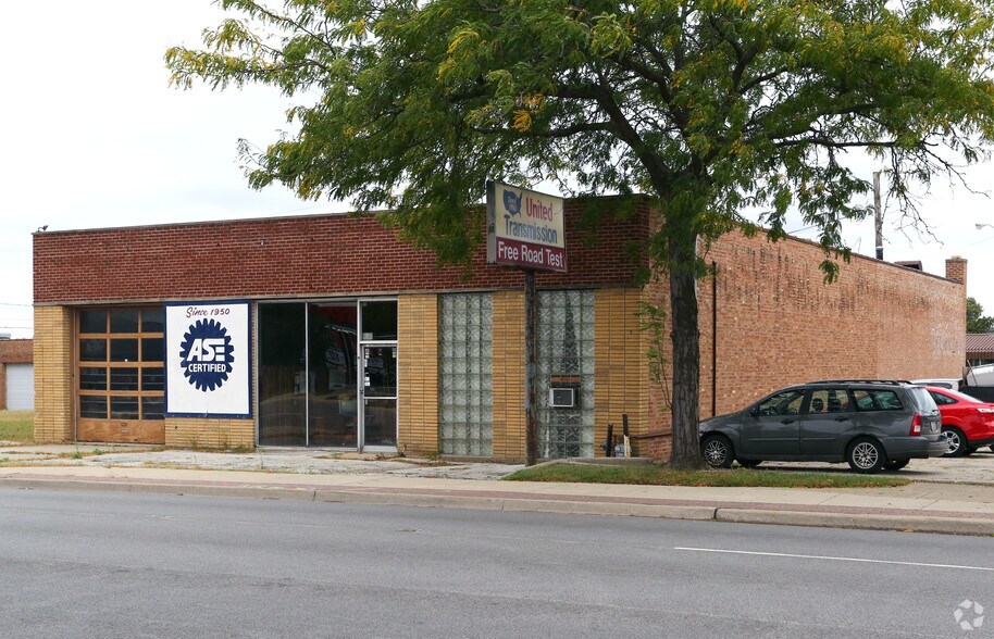 7460 N Milwaukee Ave, Niles, IL for sale - Building Photo - Image 3 of 5