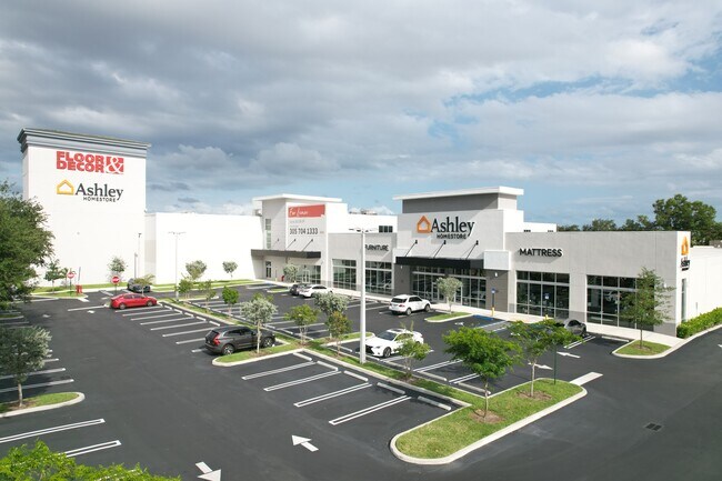 Plus de détails pour 1400 NW 167th St, Miami, FL - Local d'activités à louer