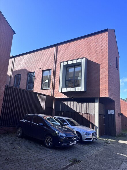 40-44 Eglantine Av, Belfast à louer - Photo du bâtiment - Image 2 de 7