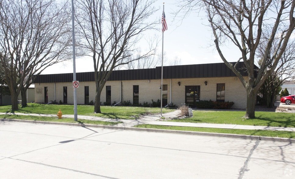 2024 NW 92nd Ct, Clive, IA for sale - Building Photo - Image 2 of 3