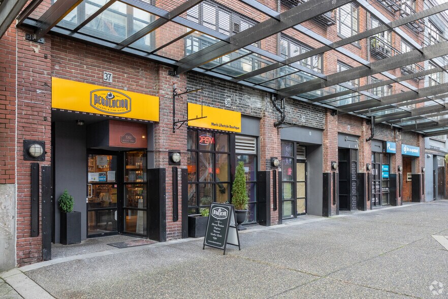 1055 Mainland St, Vancouver, BC à vendre - Photo du bâtiment - Image 2 de 4