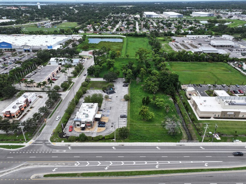640 10th St E, Palmetto, FL à louer - Photo du bâtiment - Image 2 de 6