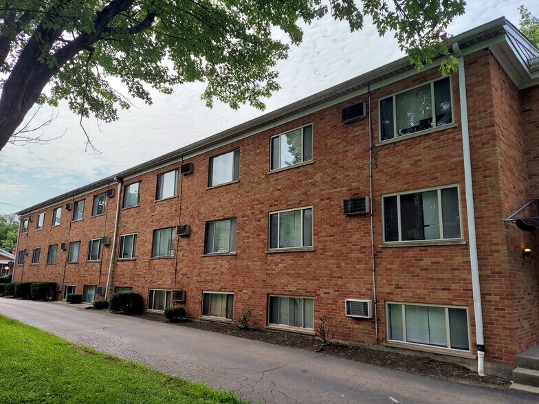 75 Units North Cincinnati Portfolio portefeuille de 3 propriétés à vendre sur LoopNet.ca - Photo du bâtiment - Image 2 de 10