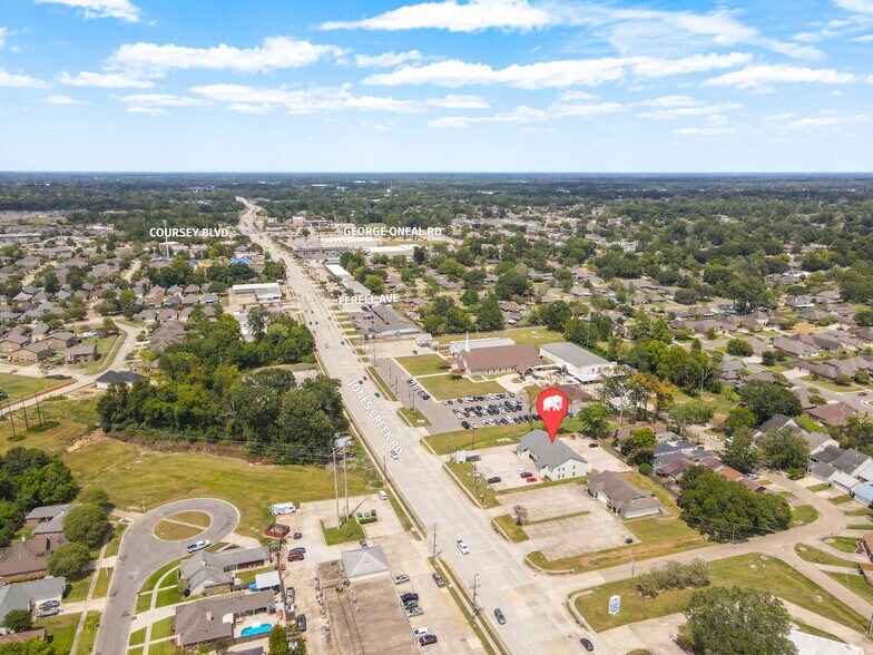 5917 Jones Creek Rd, Baton Rouge, LA à vendre - Photo du bâtiment - Image 2 de 11