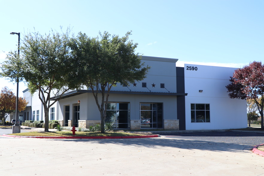 2590 Oakmont Dr, Round Rock, TX for lease - Building Photo - Image 1 of 7