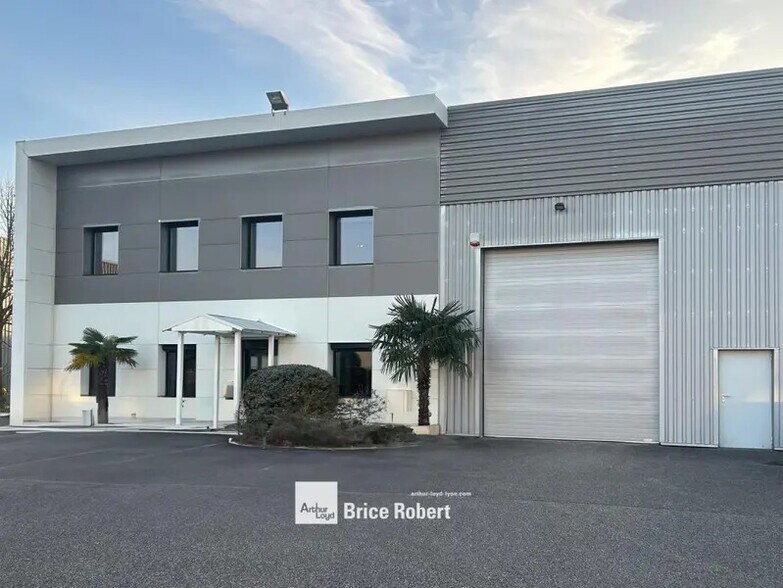 290 Rue Ferdinand Perrier, Saint-Priest à louer - Photo du bâtiment - Image 1 de 4