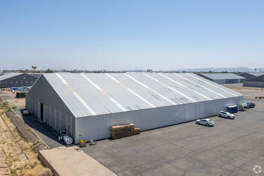 5220 N 51st Ave, Glendale, AZ for lease - Building Photo - Image 2 of 5