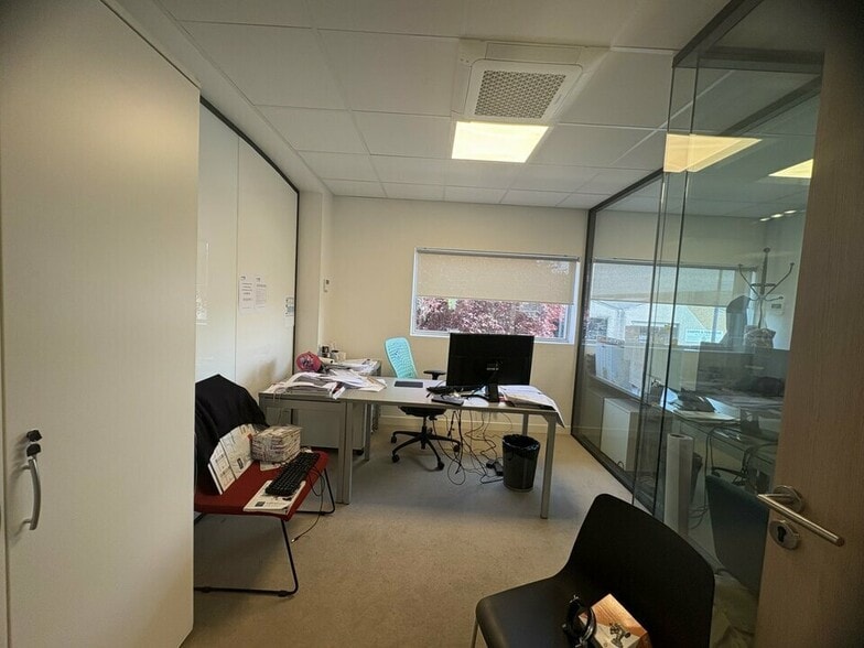 Office in Champigny-sur-Marne for lease - Interior Photo - Image 2 of 7