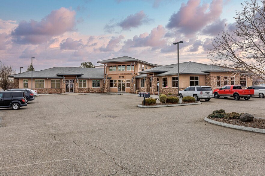 8121 W Grandridge Blvd, Kennewick, WA à louer - Photo du bâtiment - Image 1 de 15