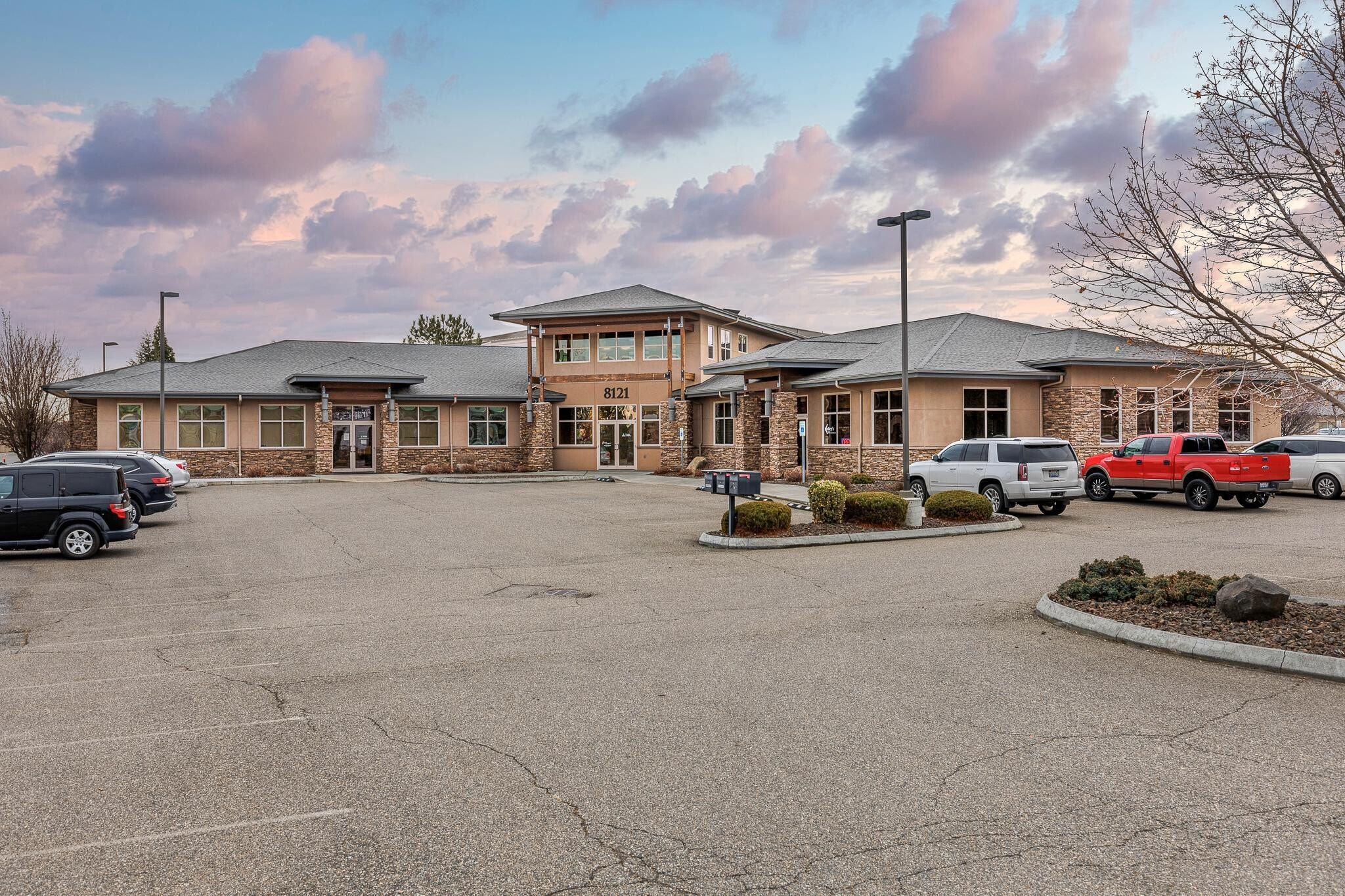 8121 W Grandridge Blvd, Kennewick, WA for lease Building Photo- Image 1 of 16