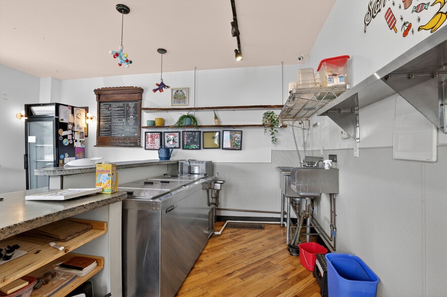 2600 E Somerset St, Philadelphia, PA for lease - Interior Photo - Image 2 of 13