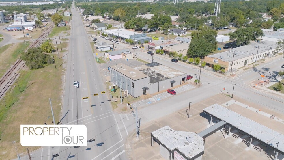 2313 Main St, Waller, TX à louer - Vidéo sur l’inscription commerciale - Image 2 de 7
