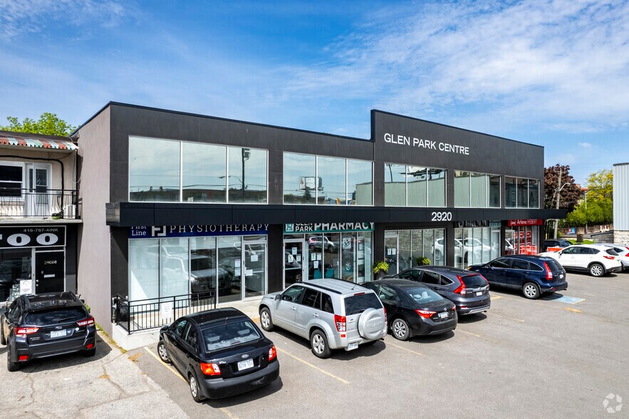 2920 Dufferin St, Toronto, ON à louer - Photo du bâtiment - Image 2 de 17