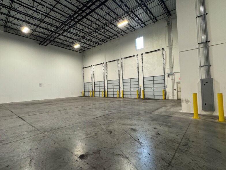 8503 NW 80th St, Medley, FL à louer - Photo intérieure - Image 3 de 10