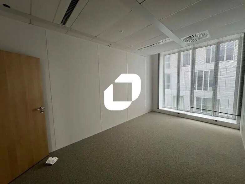 Office in Loos for lease - Interior Photo - Image 2 of 18