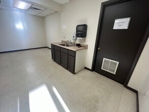 1711 S Longfellow St, Wichita, KS for lease Interior Photo- Image 1 of 5