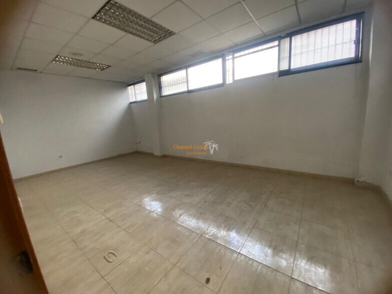 Commerce de détail dans Elche, Alicante à louer - Photo du bâtiment - Image 2 de 8