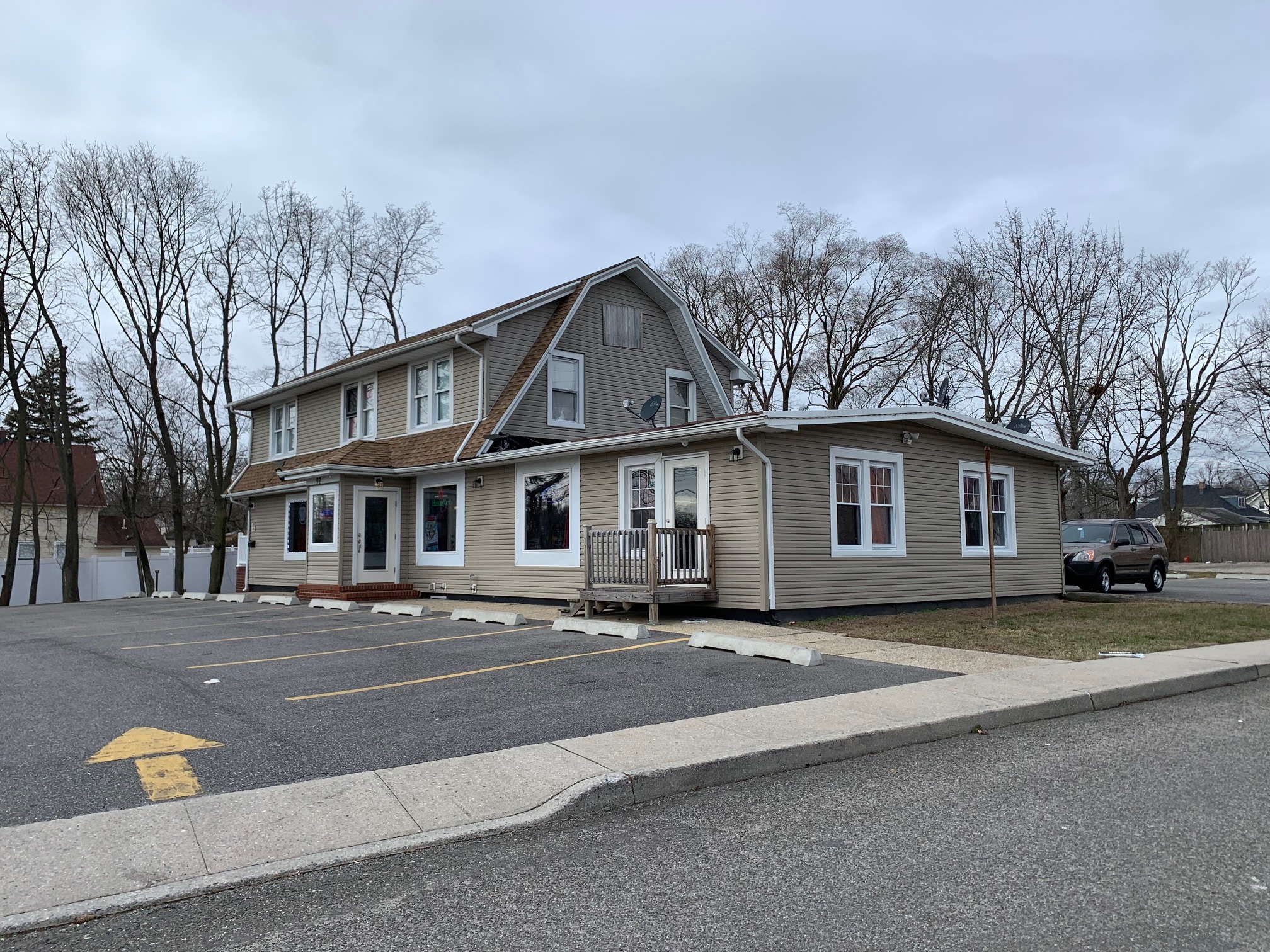 92 E Suffolk Ave, Central Islip, NY à vendre Photo du bâtiment- Image 1 de 1