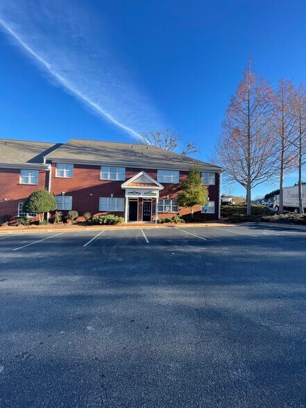327 Dahlonega St, Cumming, GA à louer - Photo du bâtiment - Image 2 de 23
