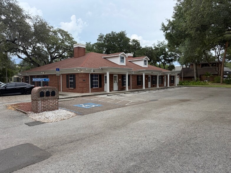 1532 Oakfield Dr, Brandon, FL à louer - Photo du bâtiment - Image 2 de 5