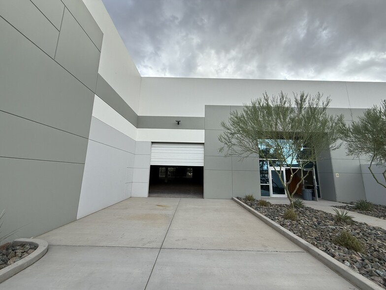 3255 E Elwood St, Phoenix, AZ for lease - Building Photo - Image 3 of 10