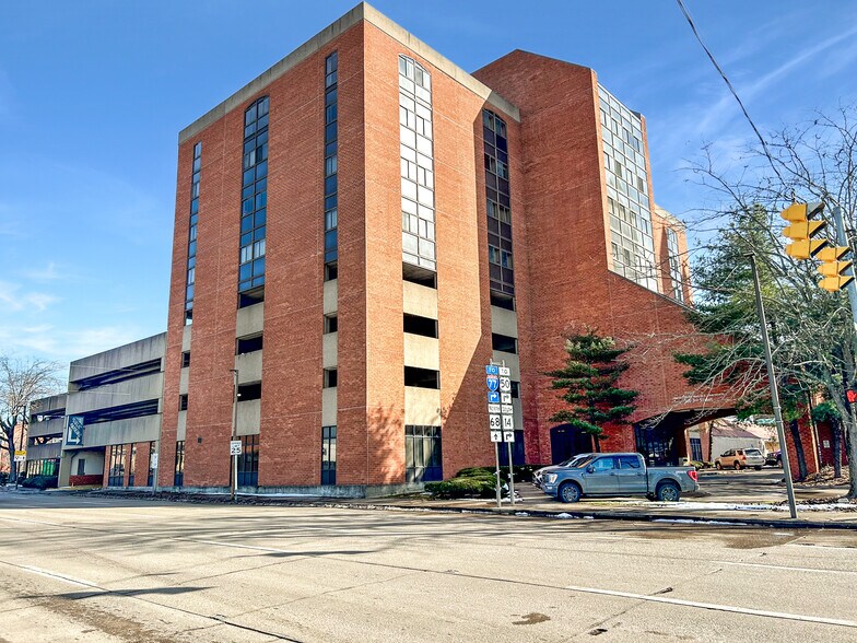 201 3rd St, Parkersburg, WV à vendre - Photo du bâtiment - Image 3 de 35