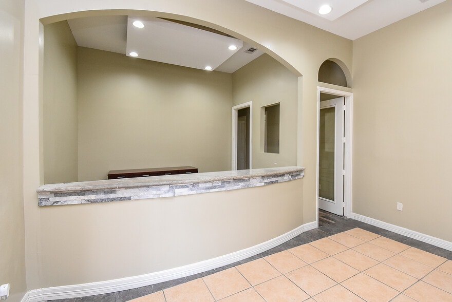 9527 Ponderosa Ln, Houston, TX for lease - Building Photo - Image 3 of 32