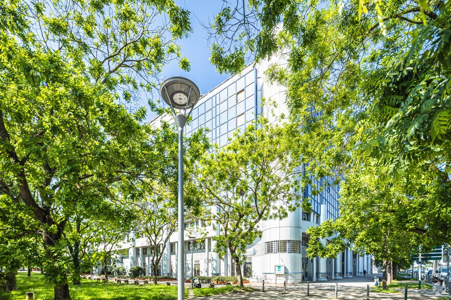 Bureau dans Noisy-le-Grand à louer - Photo du bâtiment - Image 2 de 2