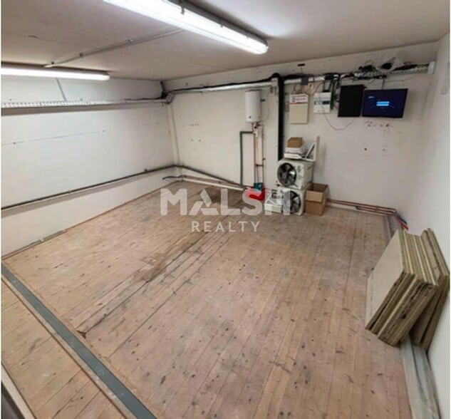 Flex in Villefontaine for lease - Interior Photo - Image 3 of 6