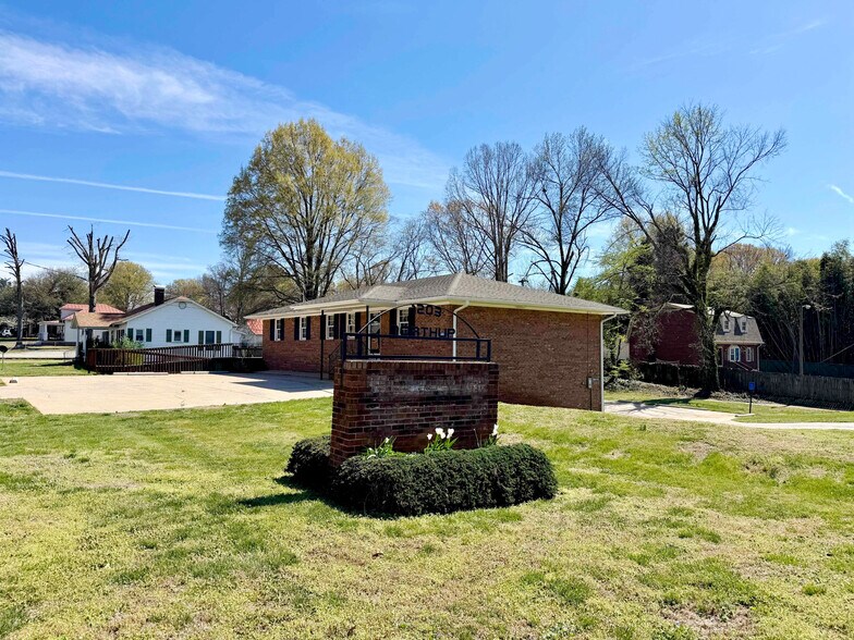 1203 Northup St, Reidsville, NC à vendre - Photo du bâtiment - Image 3 de 14